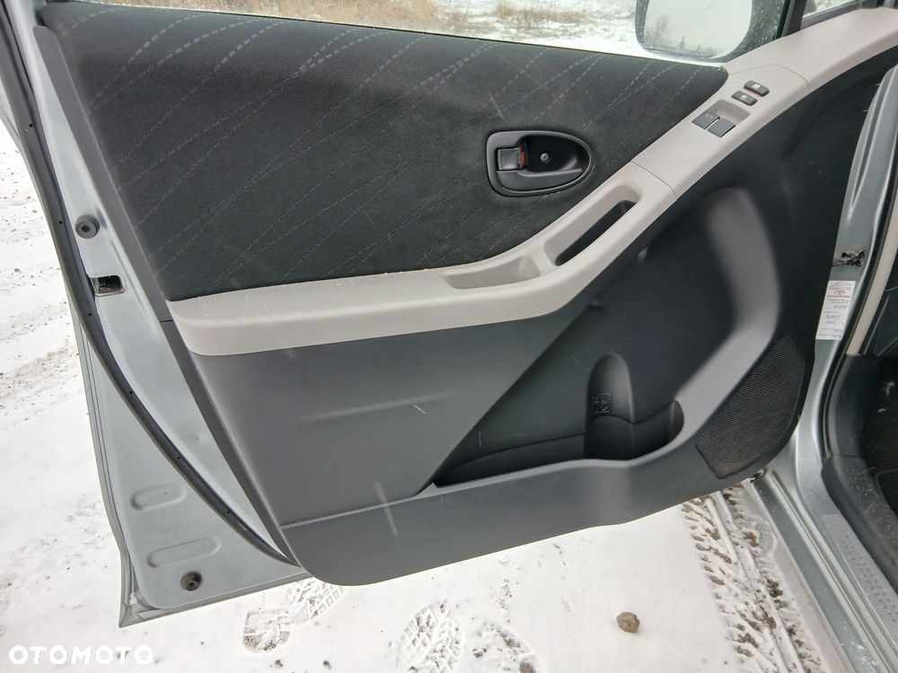 Toyota Yaris 1.0 VVT-i Style - 18