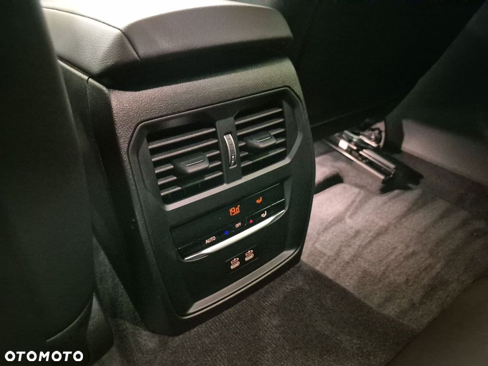 BMW Seria 3 M340i xDrive mHEV sport - 24