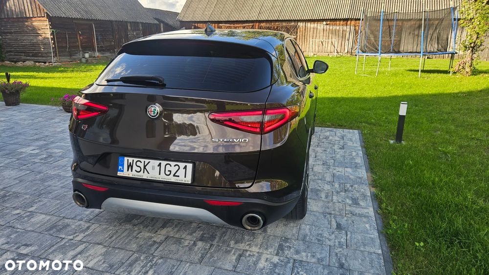 Alfa Romeo Stelvio - 12