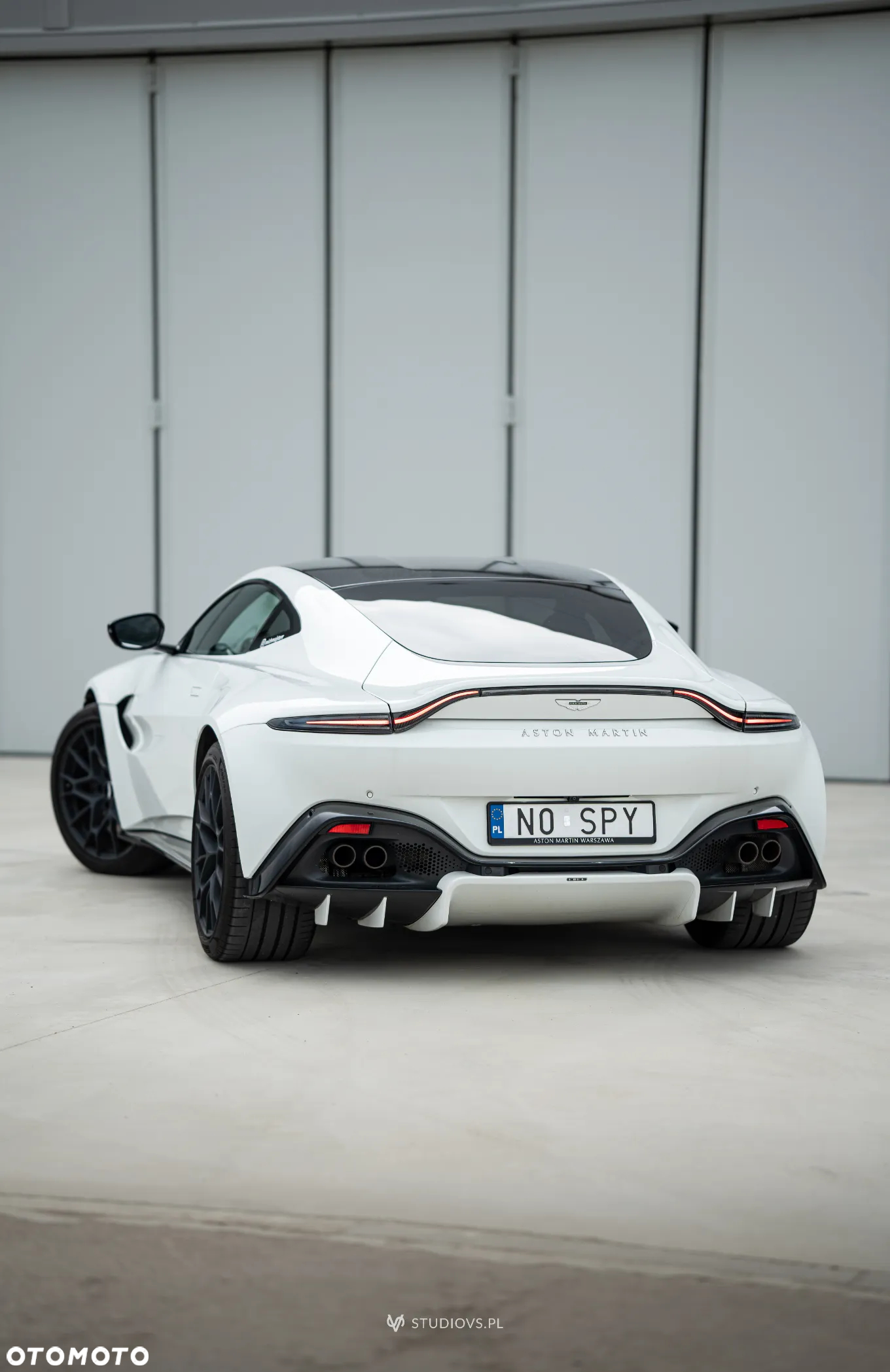 Aston Martin Vantage - 15