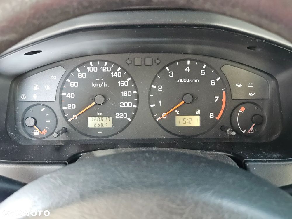 Nissan Primera 1.6 SLX - 7