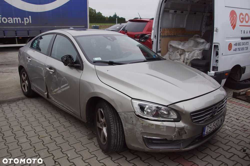 Auto na części - Volvo S60 II Lift 1.6 D 114 KM D4162T 36051127 484 2015R Silnik Skrzynia Drzwi Maska Błotnik Klapa Lampa Lusterko Klamka Szyba Deska Kokpit Sterownik Moduł Czujnik Licznik Wyświetlacz Panel Kierownica - 8