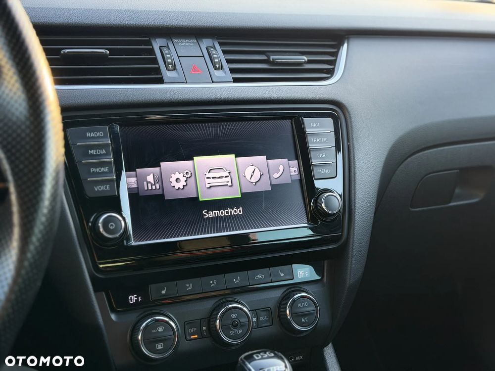 Skoda Octavia 2.0 TDI DSG RS - 22