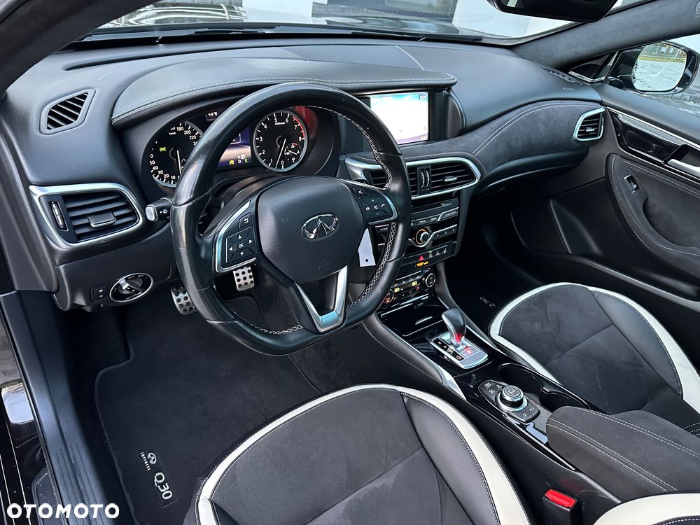 Infiniti Q30 2.0t DCT AWD Sport City Black - 23