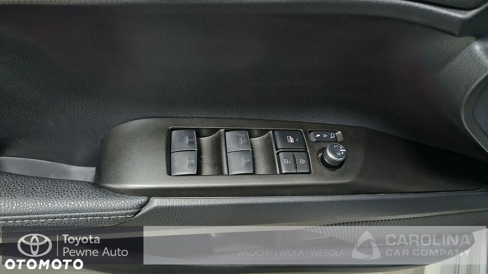 Toyota Camry - 17