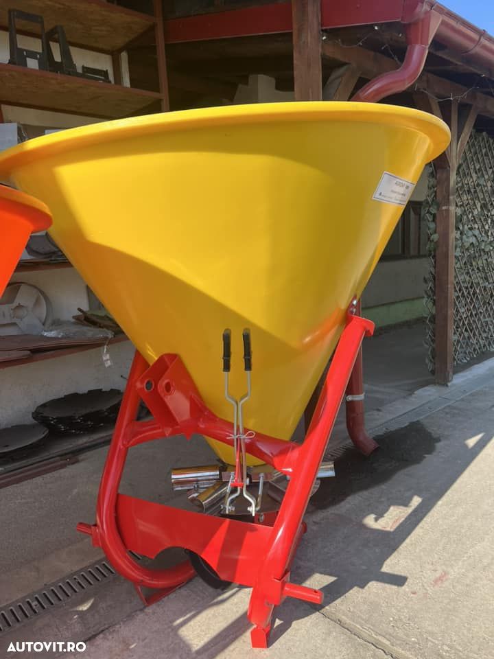 STRUMIK Masina imprastiat ingrasaminte 300-500l - 3