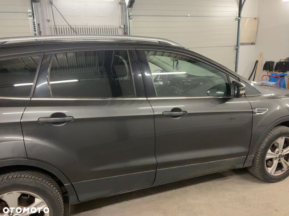 Ford Kuga 2.0 TDCi 2x4 Titanium - 10