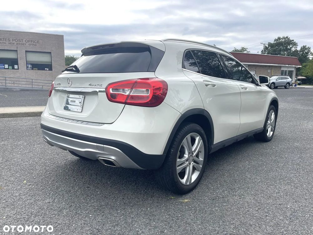 Mercedes-Benz GLA 250 4-Matic - 4