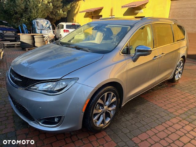 Chrysler Pacifica - 7