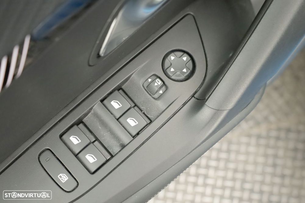 Peugeot 2008 1.2 PureTech Allure - 19