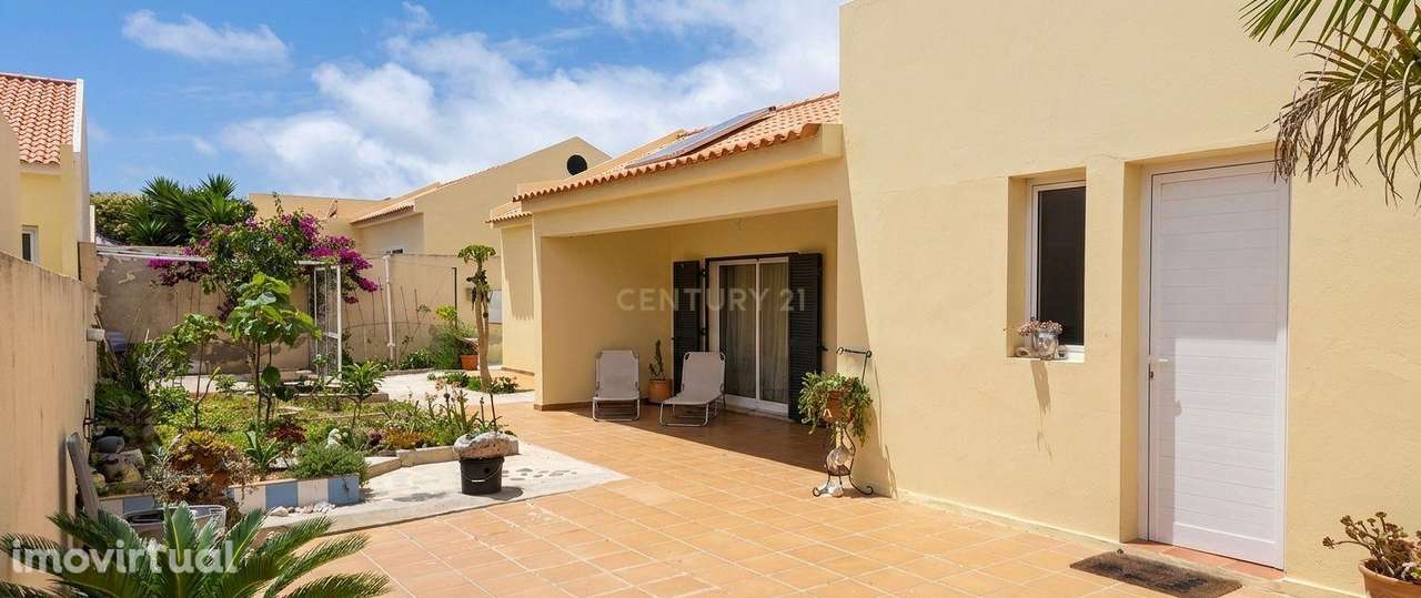 Moradia T2 + Estúdio T1 Independente: Oportunidade Única em Porto Sant - Grande imagem: 2/33