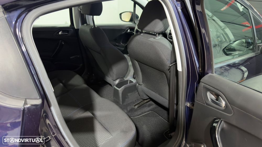 Peugeot 208 1.2 PureTech Signature - 15