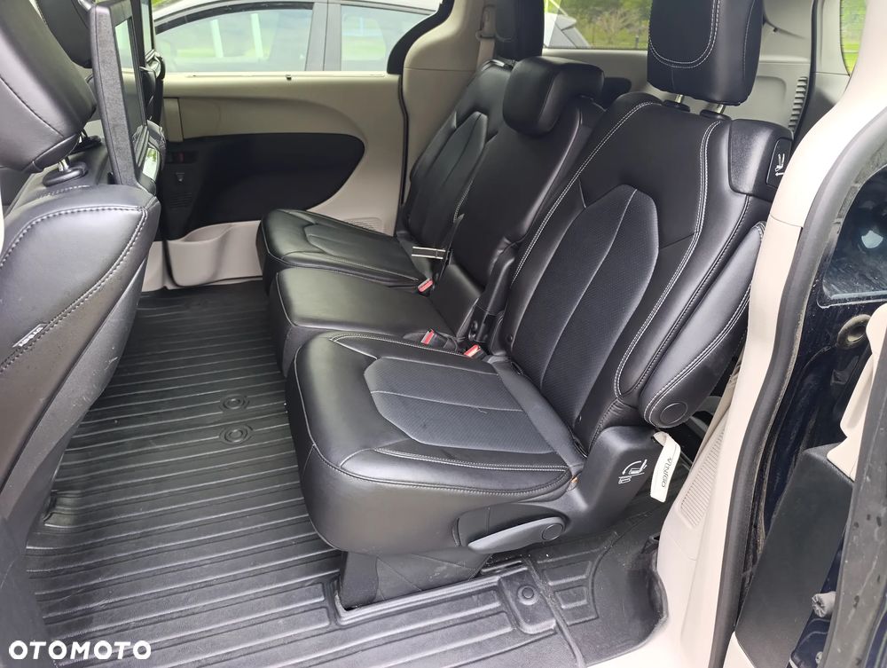 Chrysler Pacifica - 25