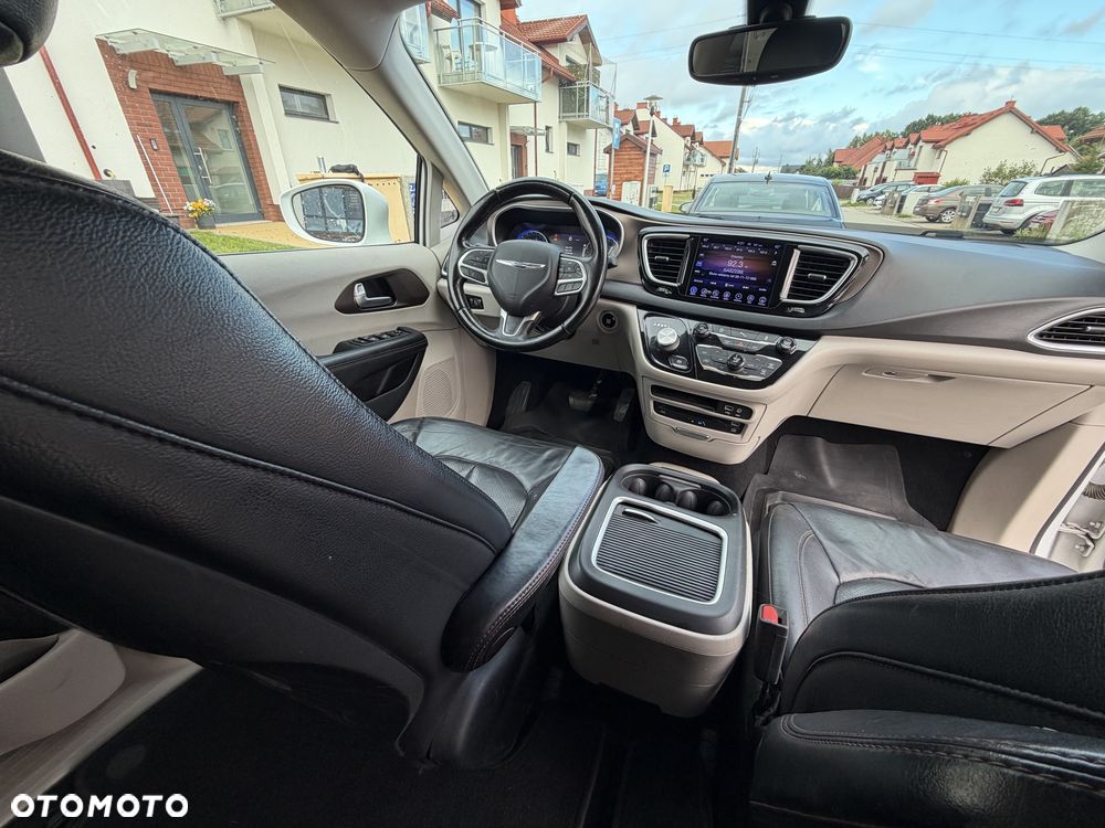 Chrysler Pacifica - 4