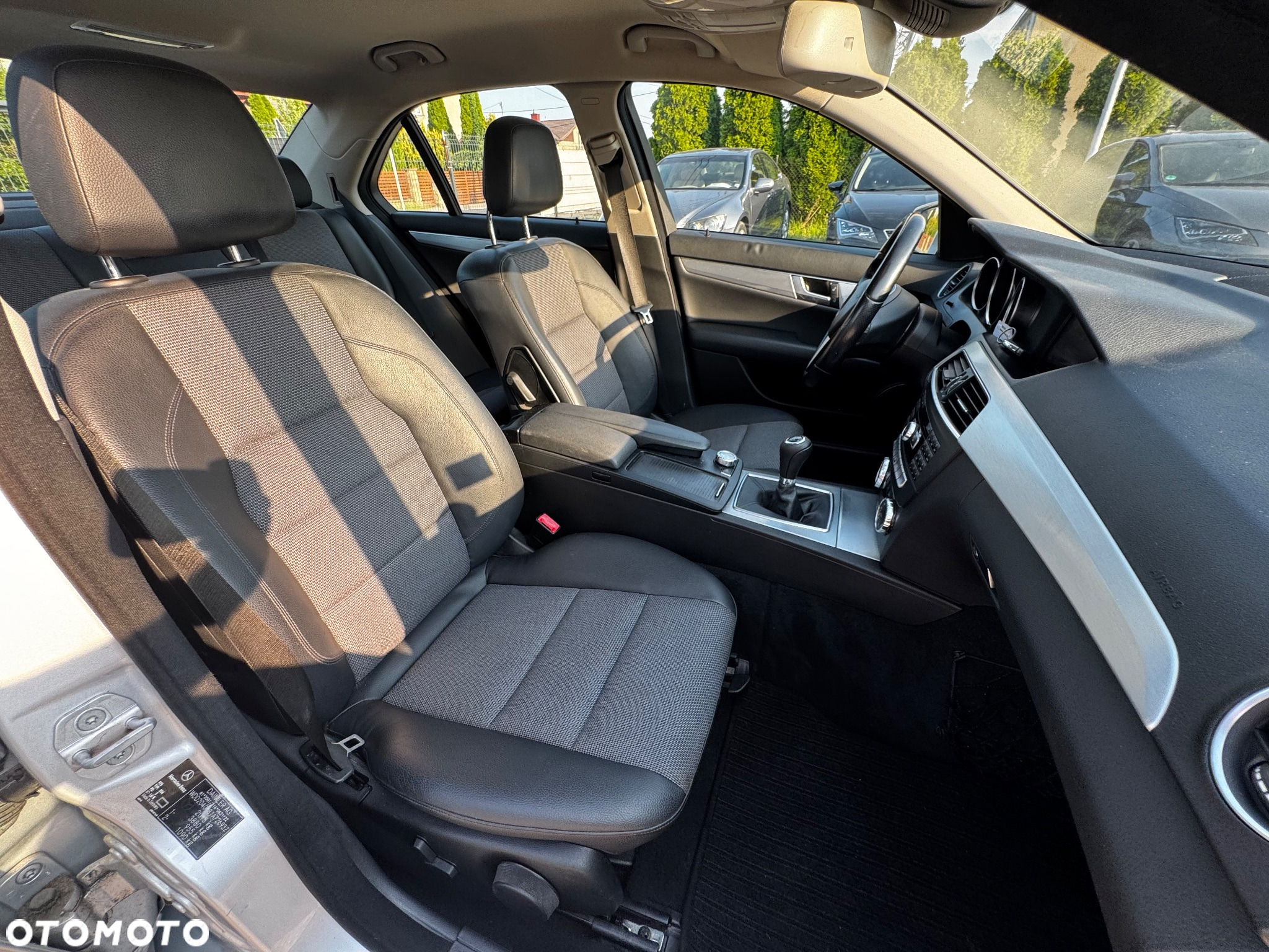 Mercedes-Benz Klasa C 200 CGI BlueEff Avantgarde - 35