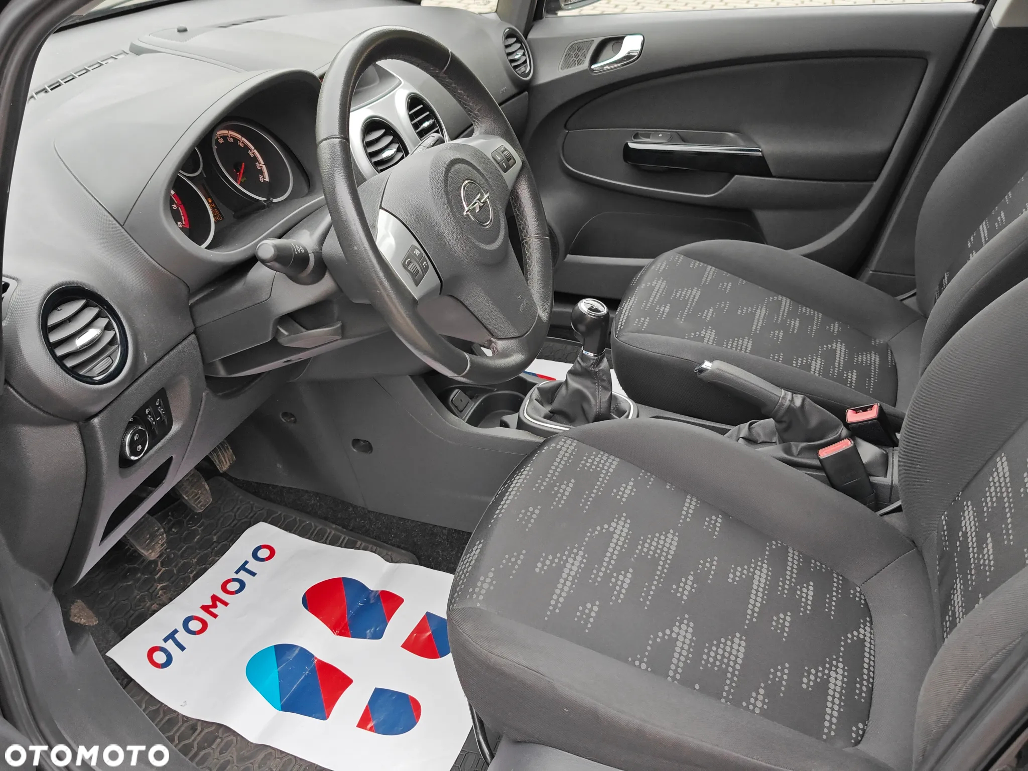 Opel Corsa 1.4 16V Cosmo - 10