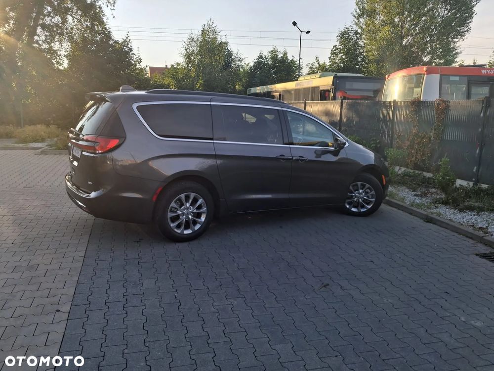 Chrysler Pacifica - 15
