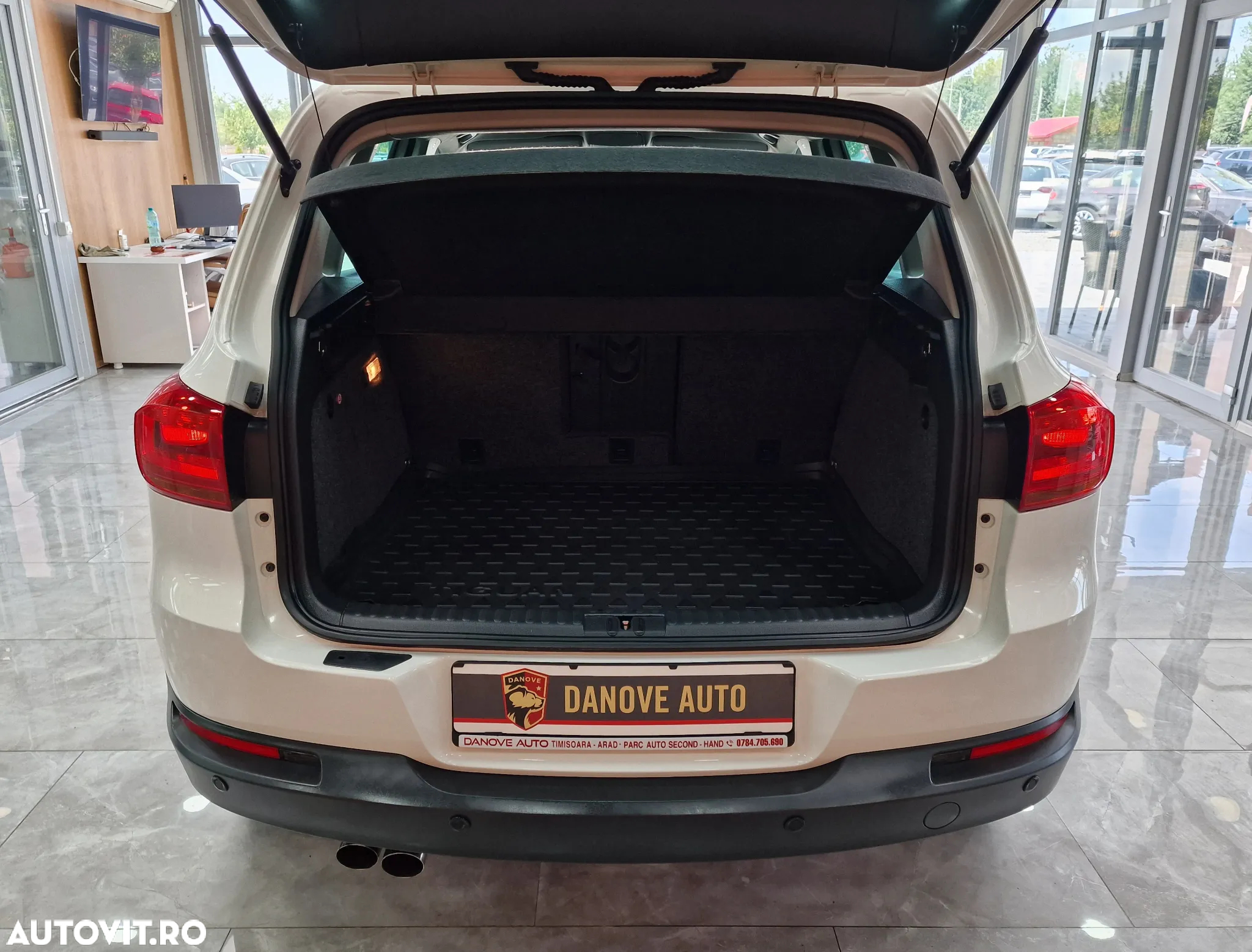 Volkswagen Tiguan 2.0 TDI 4Motion Track & Field - 12