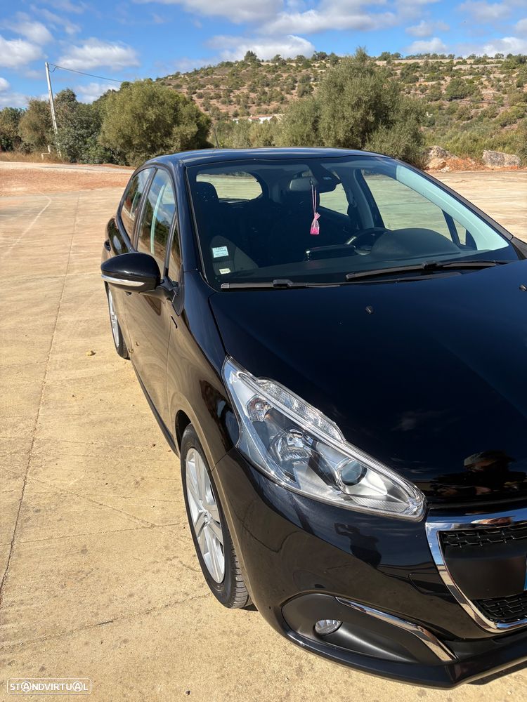 Peugeot 208 1.2 PureTech Signature - 4