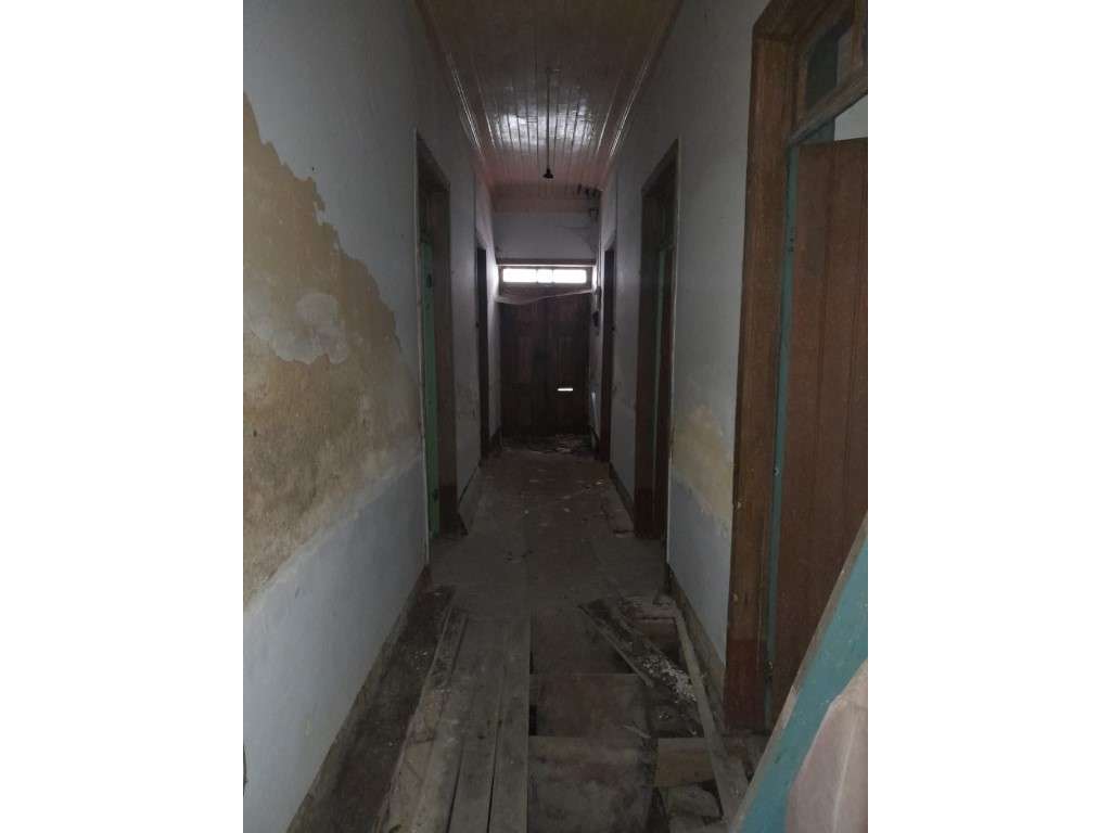 Moradia T5 em Porto de Covões (Para Reconstrução) - Grande imagem: 2/9