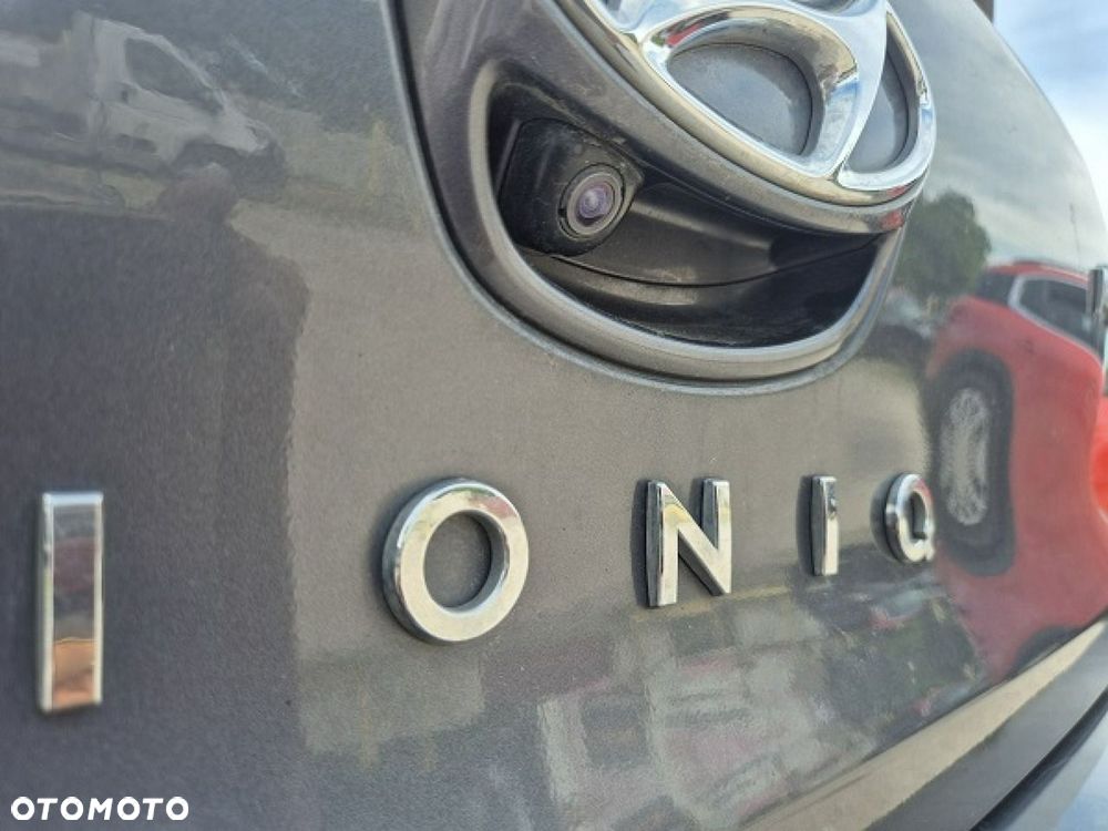 Hyundai IONIQ - 14