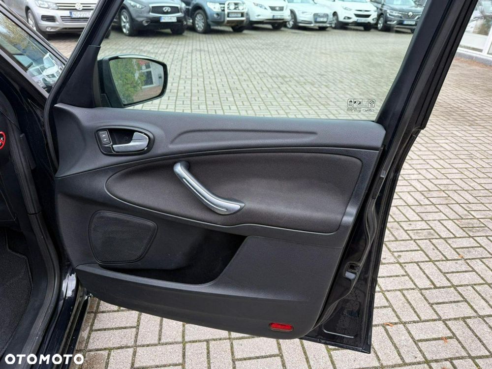 Ford Galaxy 2.0 Ambiente - 26