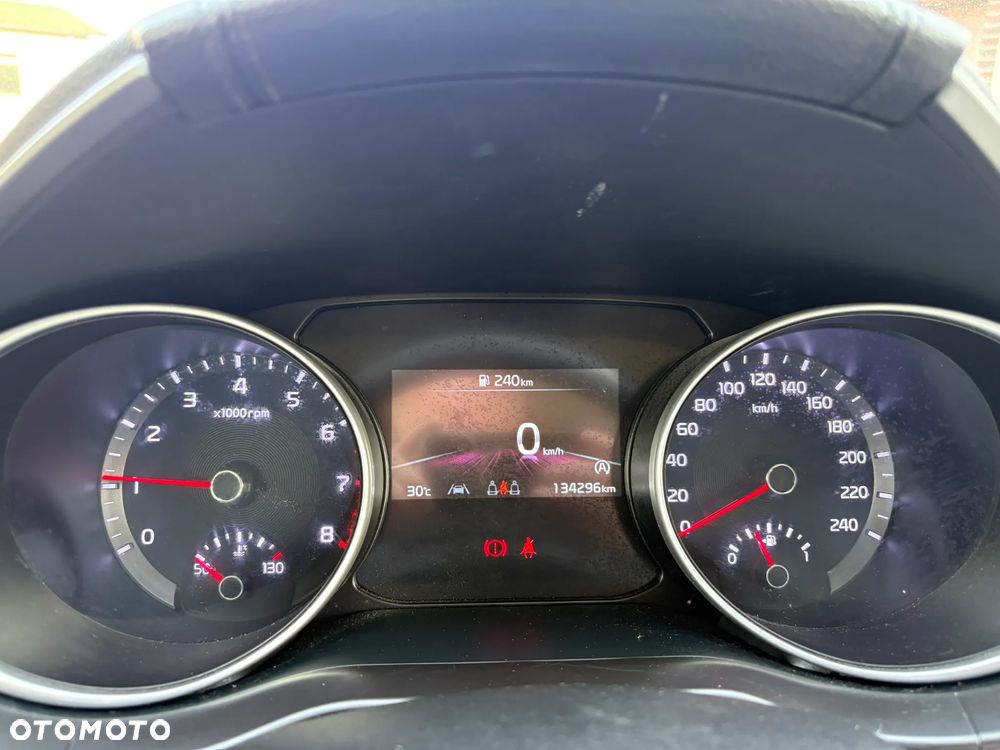 Kia Ceed - 8