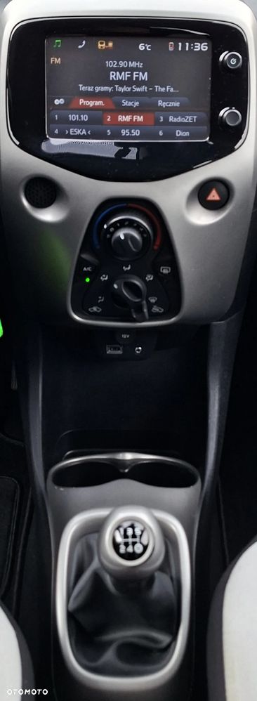 Toyota Aygo x-play touch - 8