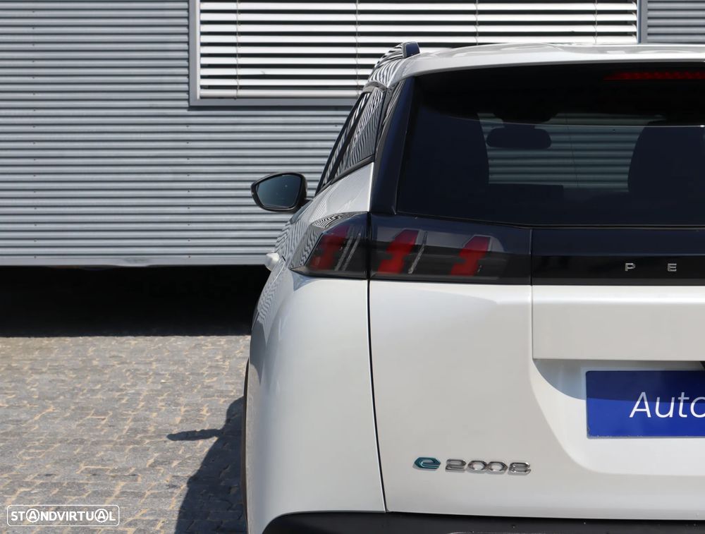 Peugeot e-2008 Allure - 17