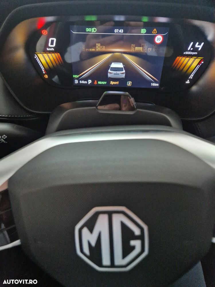 MG ZS HEV 1.5 GSI AT Exclusive - 6