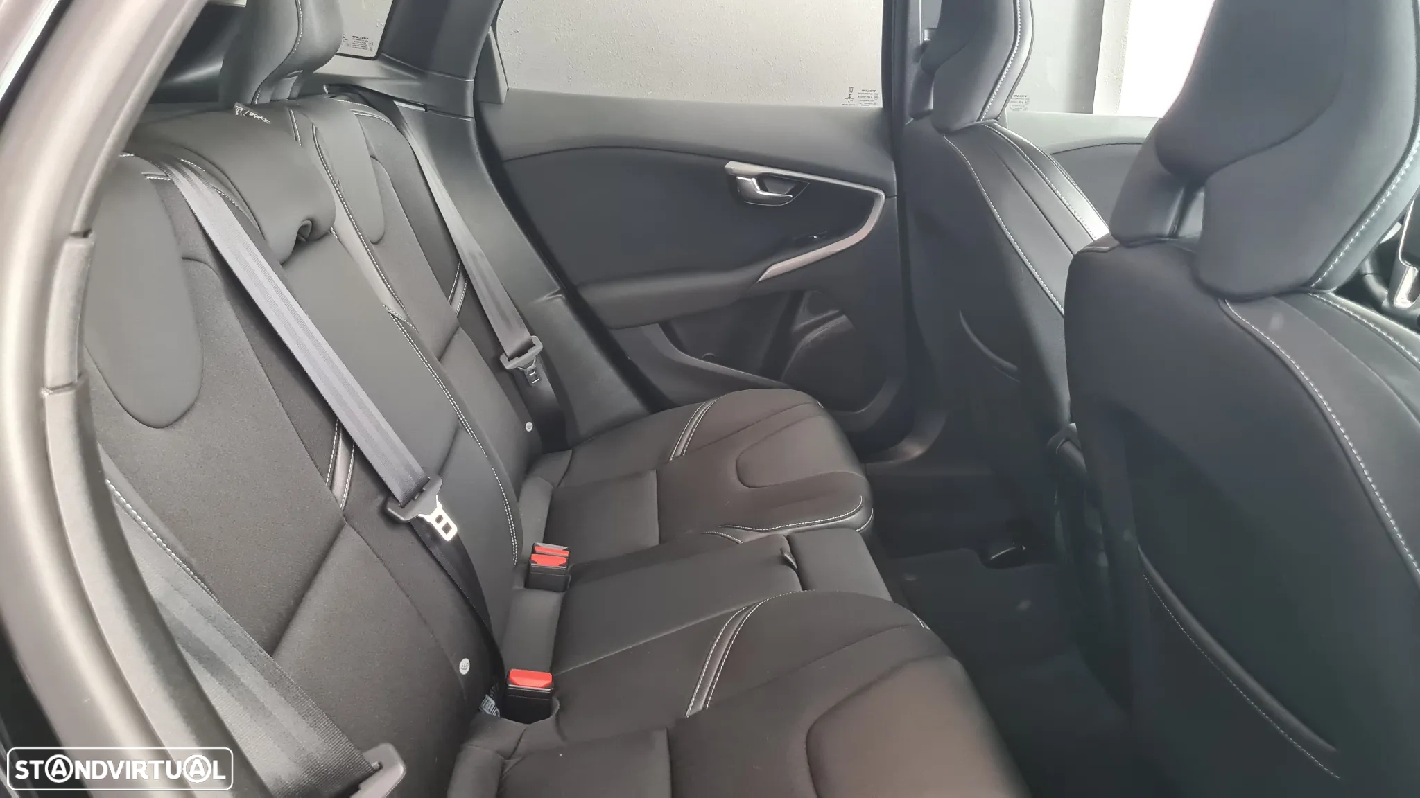 Volvo V40 2.0 D3 Momentum - 17