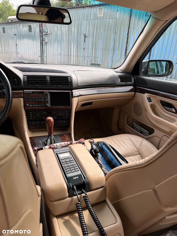 BMW Seria 7 740i - 14