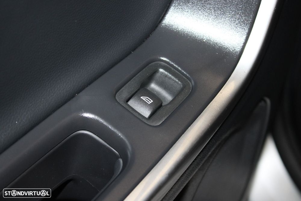 Volvo V60 2.0 D3 Momentum - 25