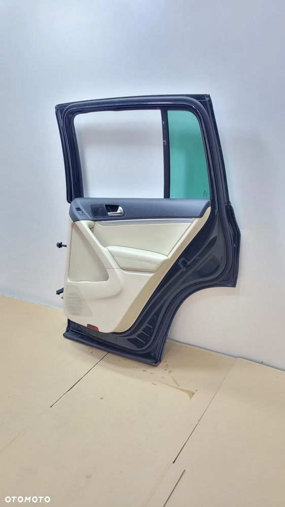 VOLKSWAGEN TIGUAN I 5N0 07-15 DRZWI TYŁ PRAWE - 5