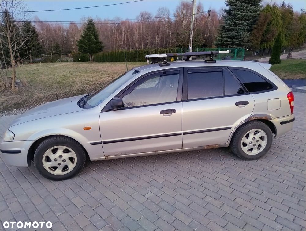 Mazda 323F - 4