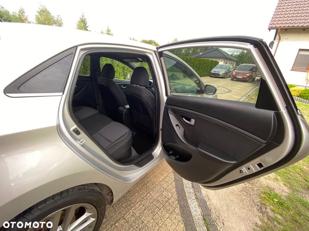 Hyundai i30 blue 1.6 CRDi DCT Passion - 29