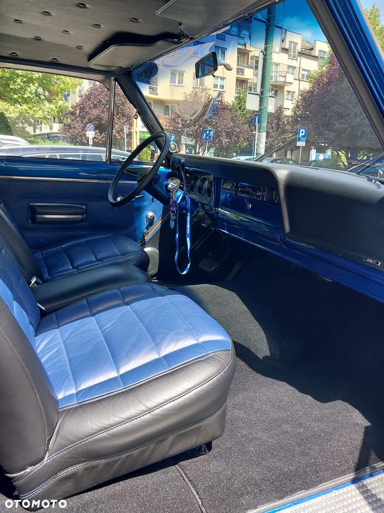 Jeep Wagoneer - 14