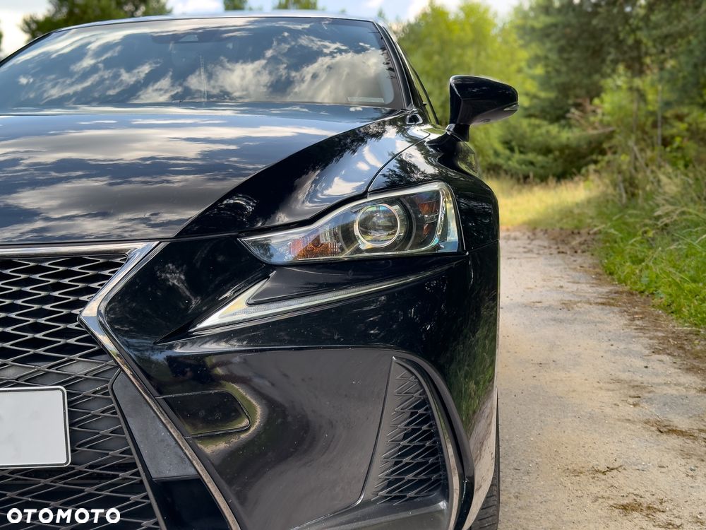 Lexus IS 200t / 300 F Sport - 16