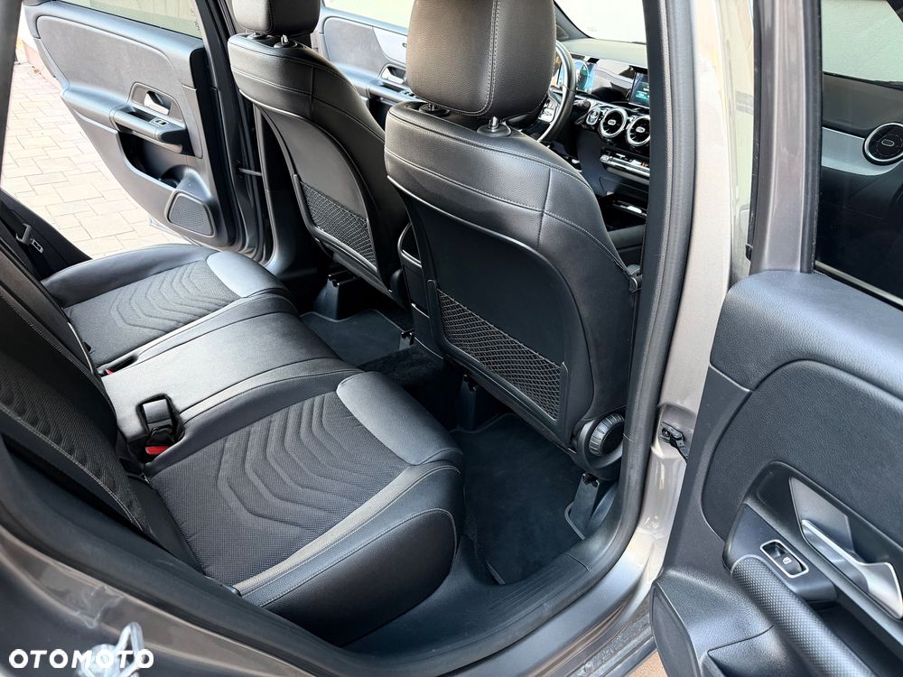 Mercedes-Benz Klasa B 180 7G-DCT Progressive - 33