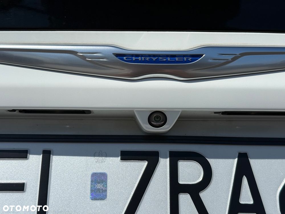 Chrysler Pacifica - 12