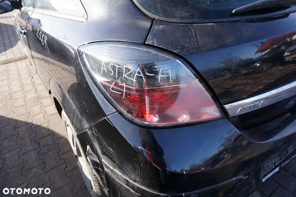 LAMPA TYLNA LEWA ASTRA III H 3D HB  OPEL 2004-2006 - 1