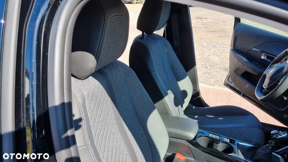 Peugeot 208 Benzin 100 Allure - 28