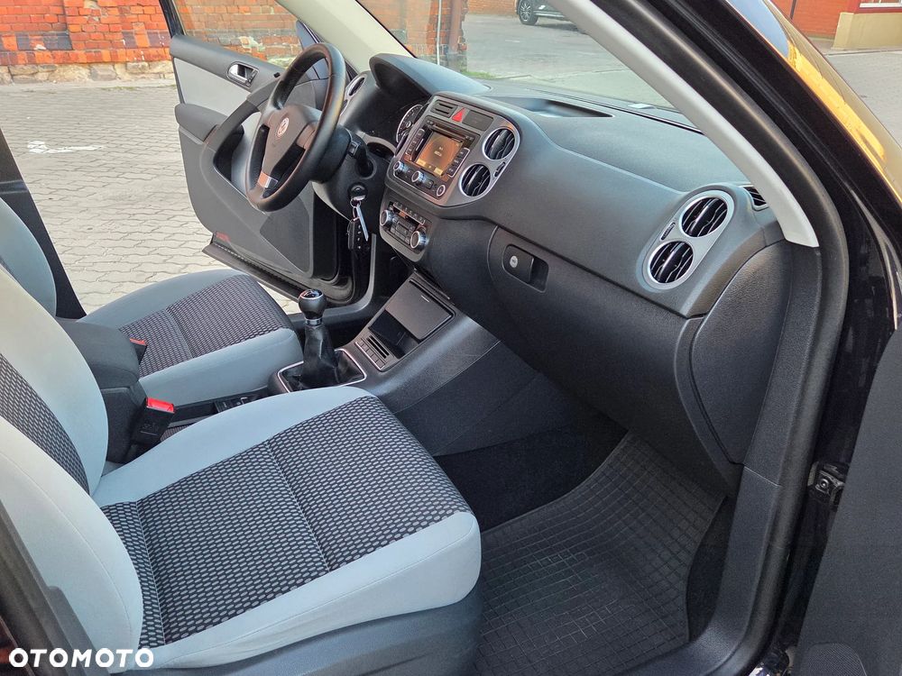 Volkswagen Tiguan 2.0 TDI DPF BlueMotion Technology Sport & Style - 23