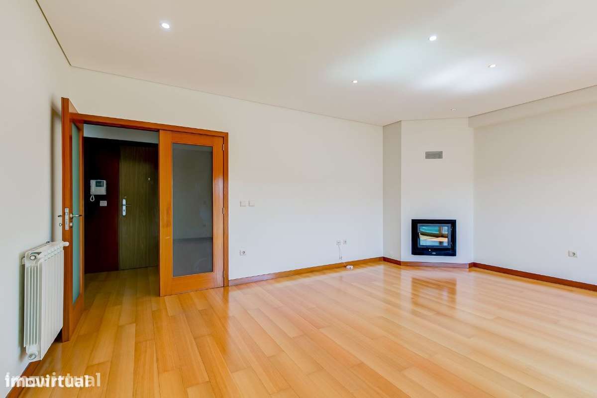 Apartamento T2 Moderno Excelente Estado - Cozinha Equipada / Varanda - Grande imagem: 2/21