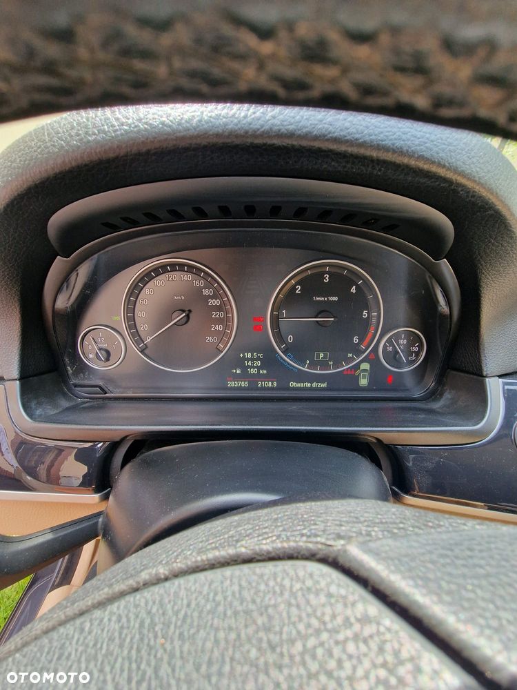 BMW Seria 5 525d xDrive - 12