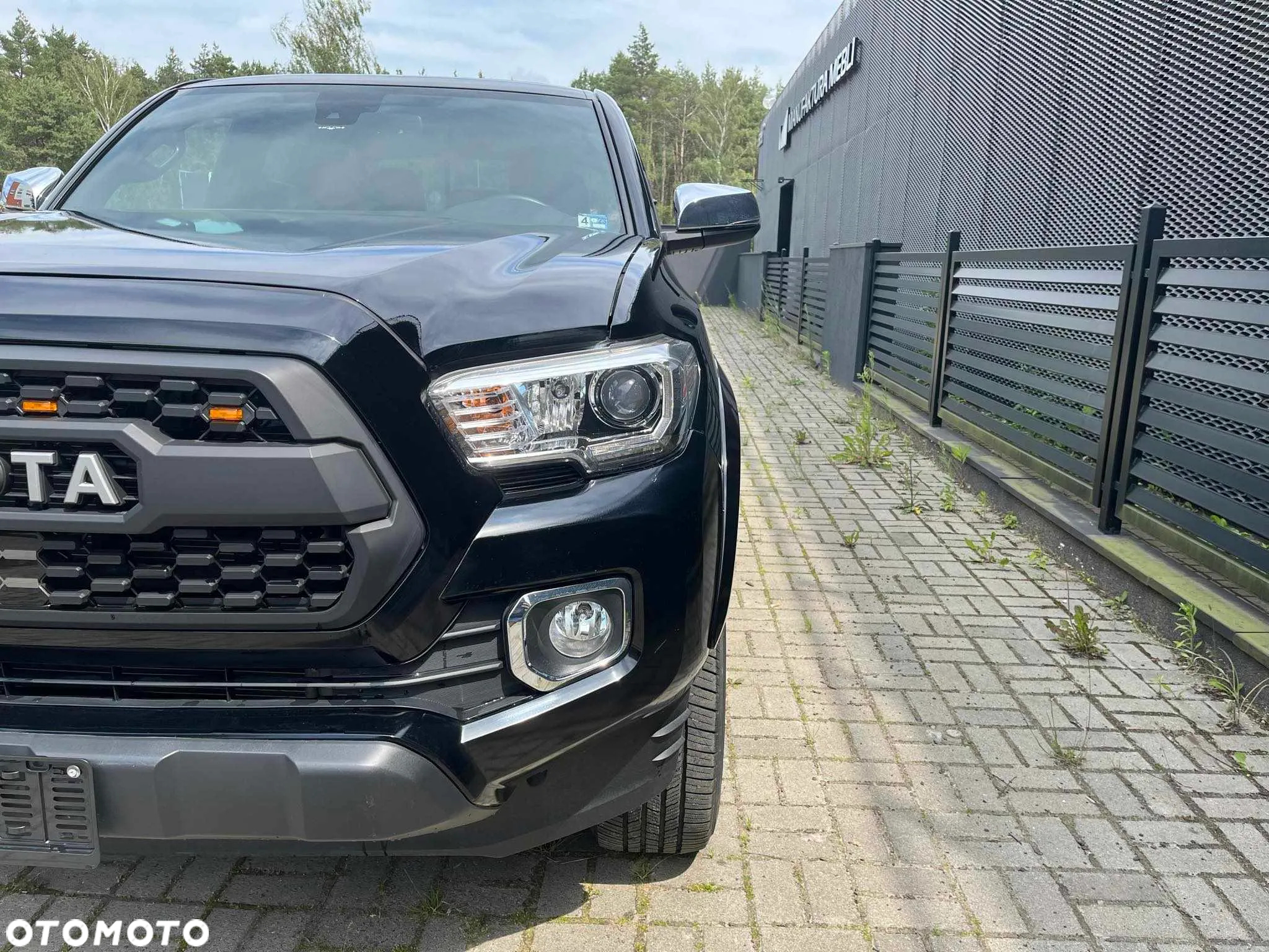 Toyota Tacoma - 11