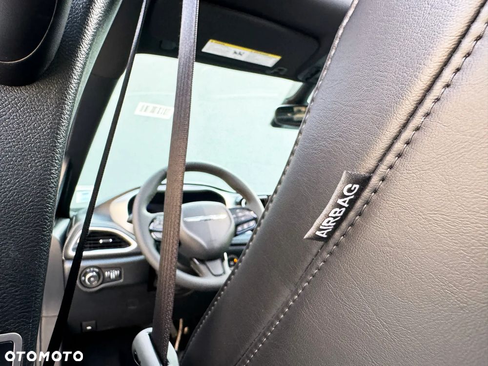 Chrysler Pacifica - 24