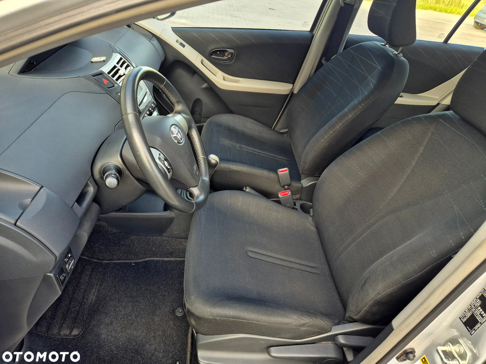 Toyota Yaris 1.0 Premium - 9