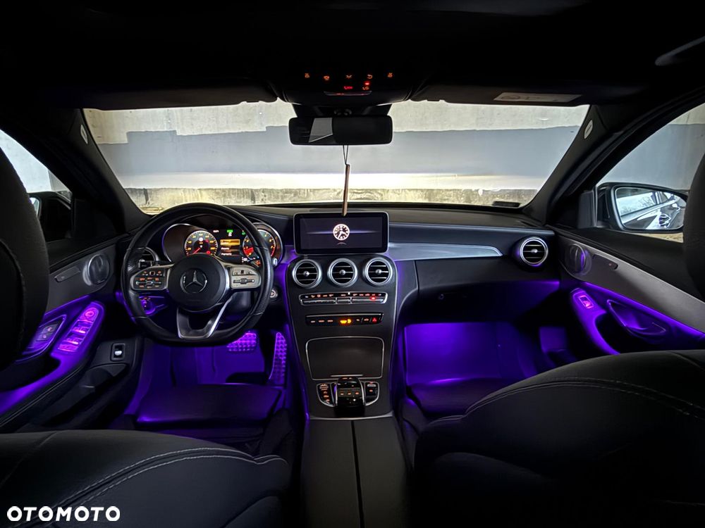 Mercedes-Benz Klasa C 200 4Matic 9G-TRONIC - 36