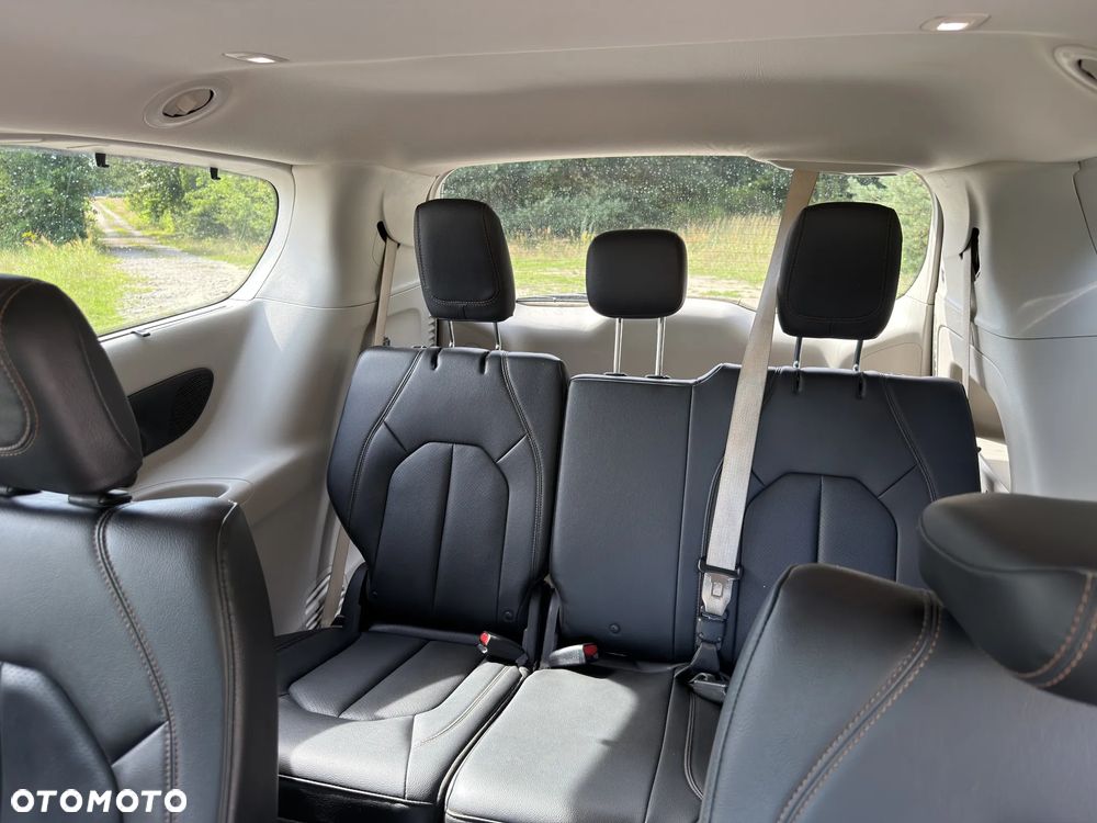 Chrysler Pacifica - 13